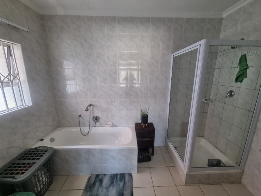 To Let 4 Bedroom Property for Rent in Claremont Western Cape